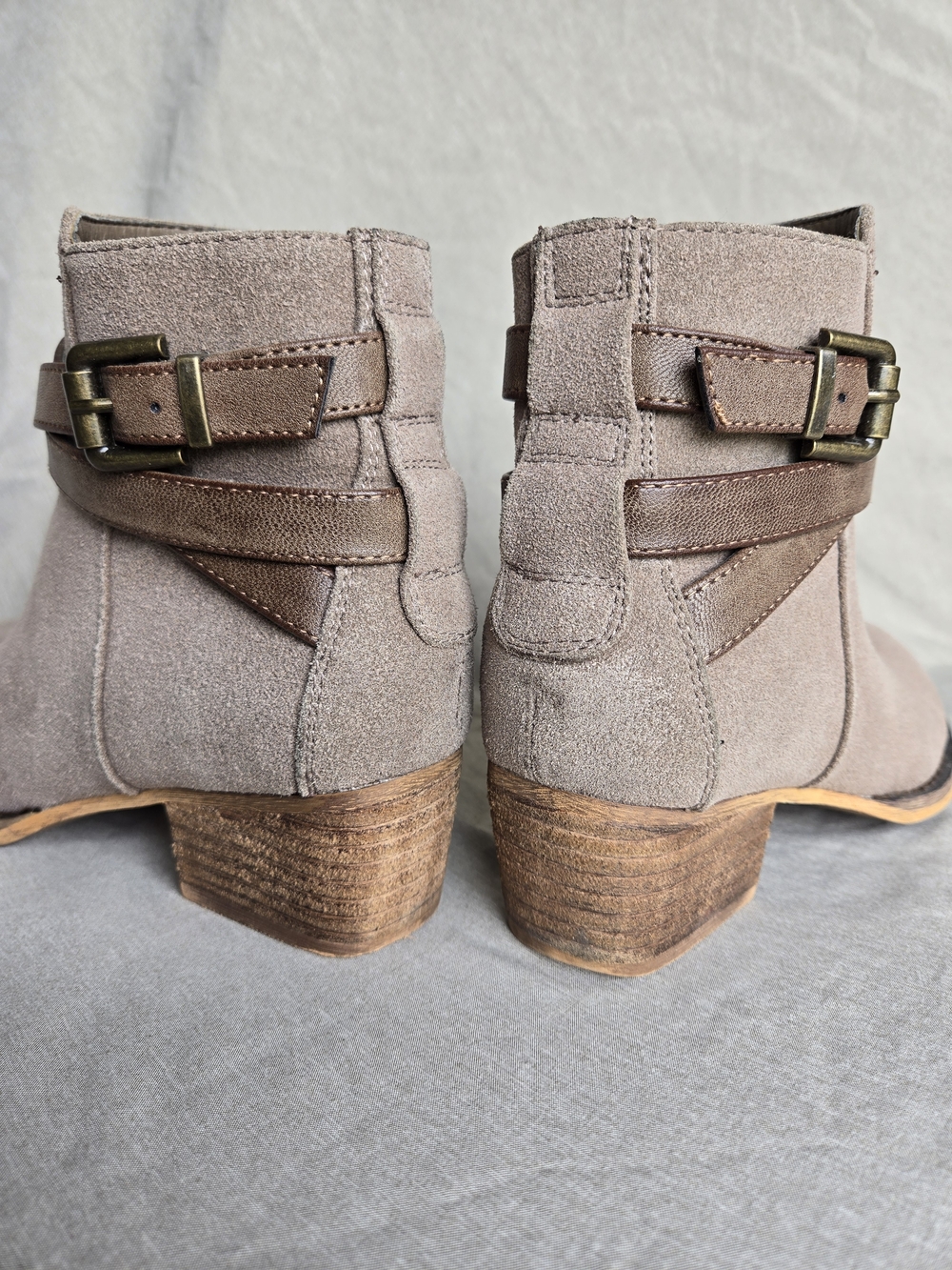 Denver Hayes Taupe Suede Ankle Booties - Size 37 (US 6.5) - Picture 8 of 13